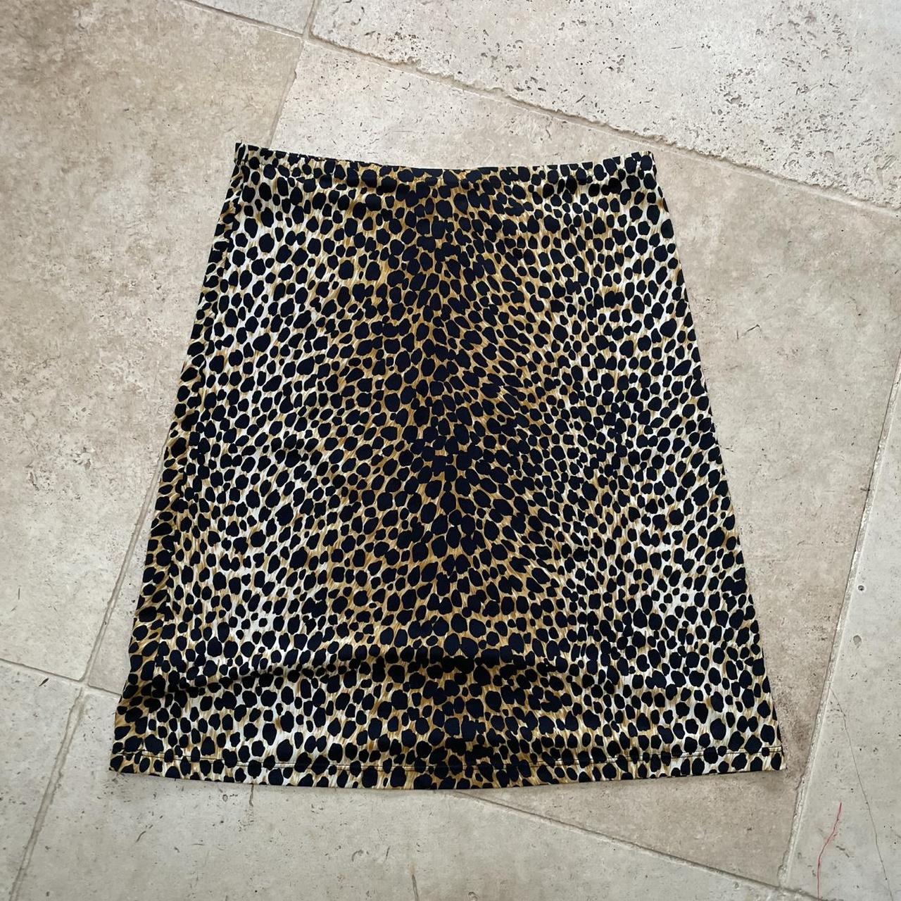 Dolce and Gabbana D&G leopard print midi skirt (M-L)