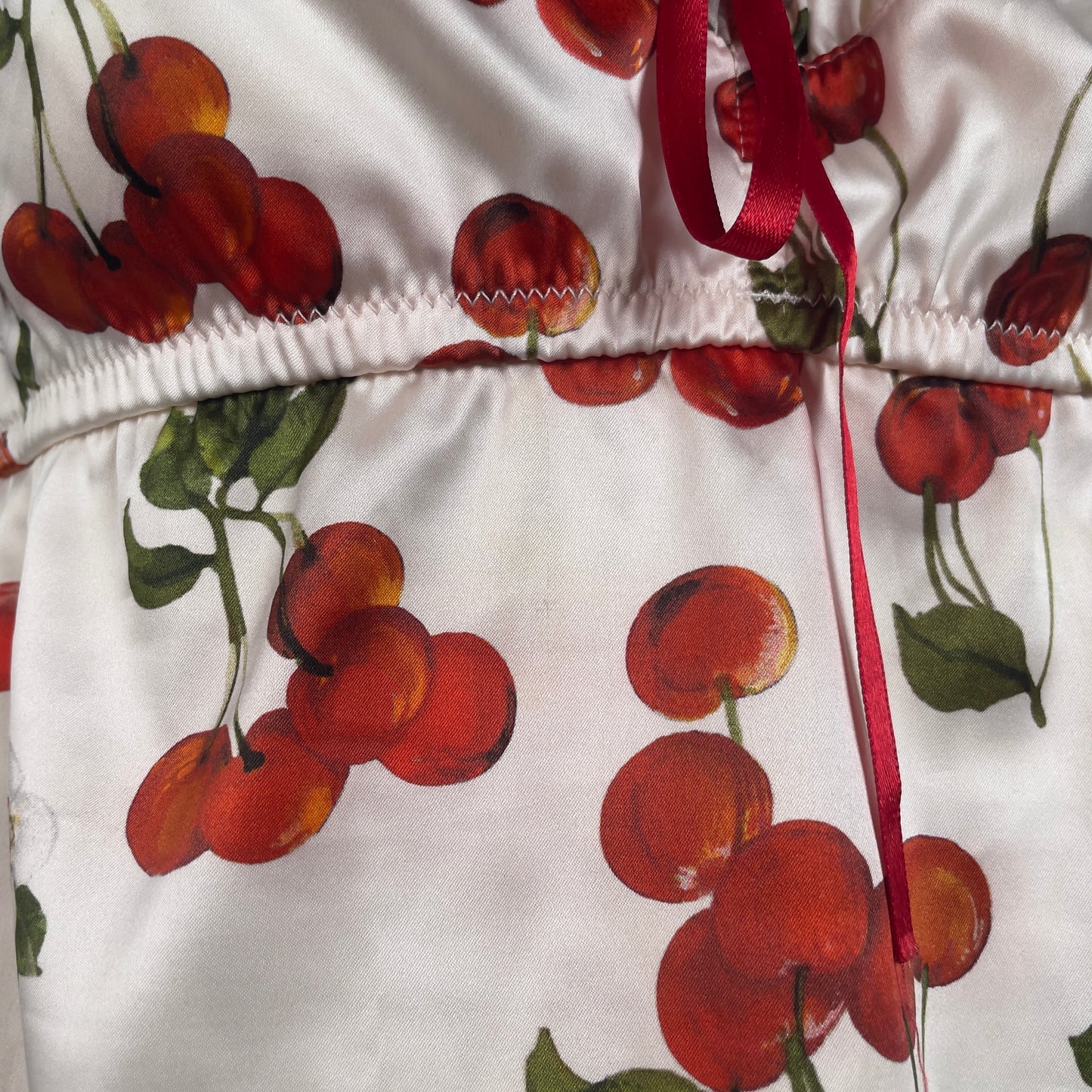 D&G cherry milkmaid two piece (4IT/XL)