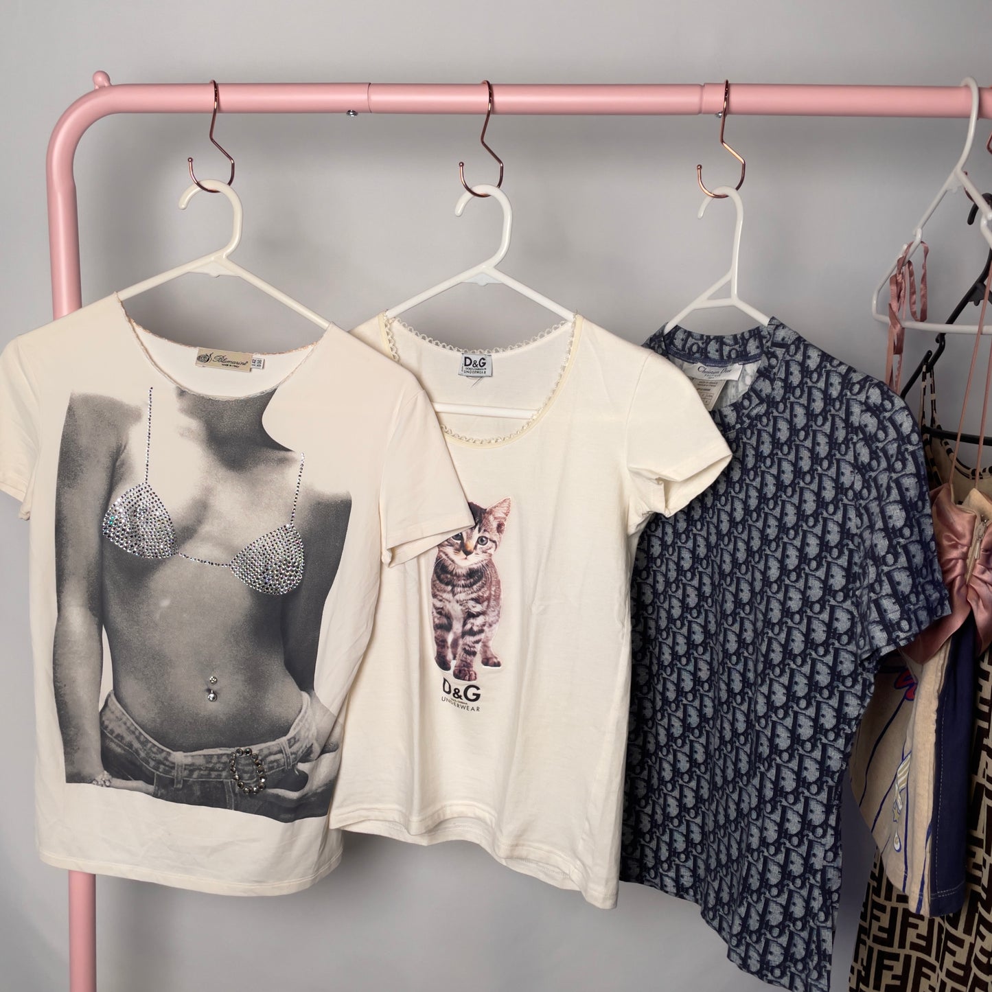 Clothes ->