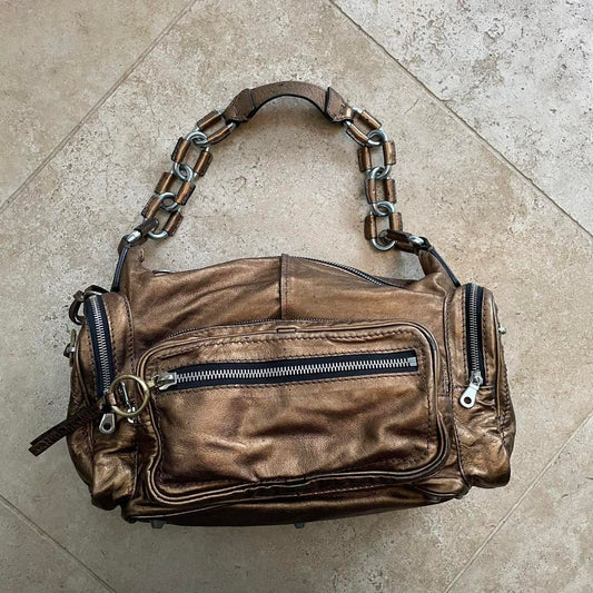 Chloe Betty bag in gold. Compartment galore! 🙈🤩